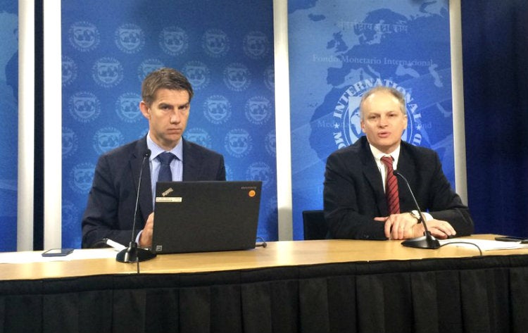 Alejandro Werner (d), durante una conferencia de prensa