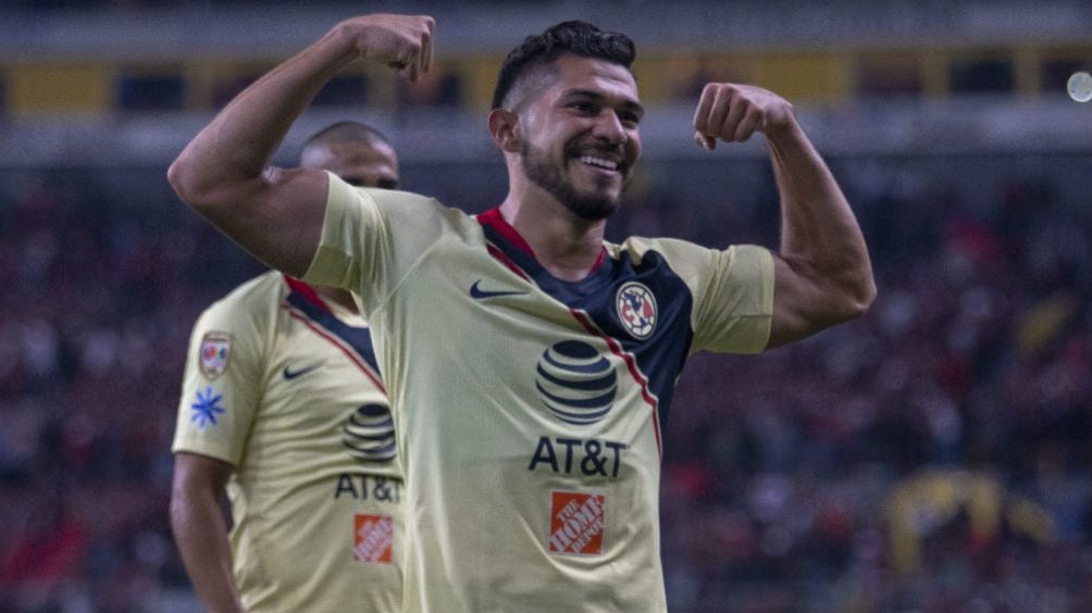 Henry Martín festeja su gol contra el Atlas