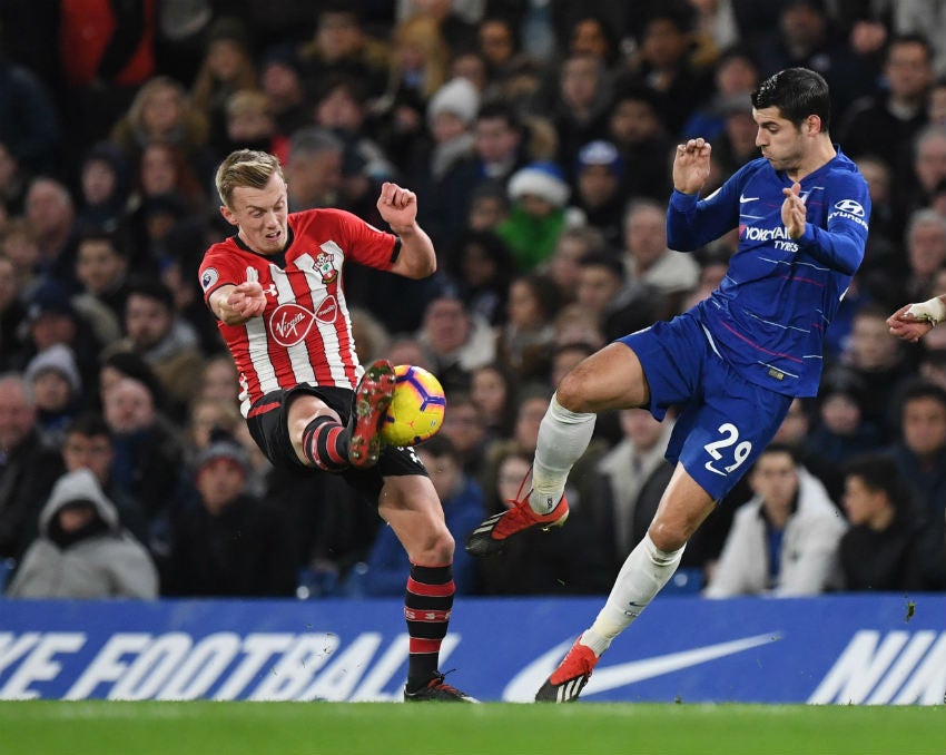 Morata pelea por el balón en encuentro contra Southampton 