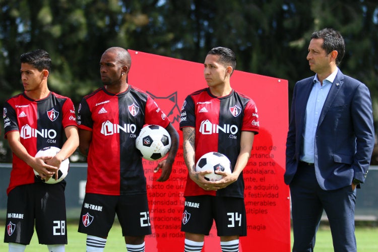 Burbano (22), durante la presentación oficial con Atlas