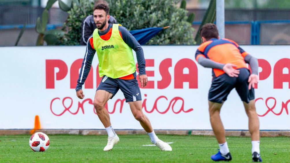 Miguel Layún, durante una práctica del Submarino Amarillo