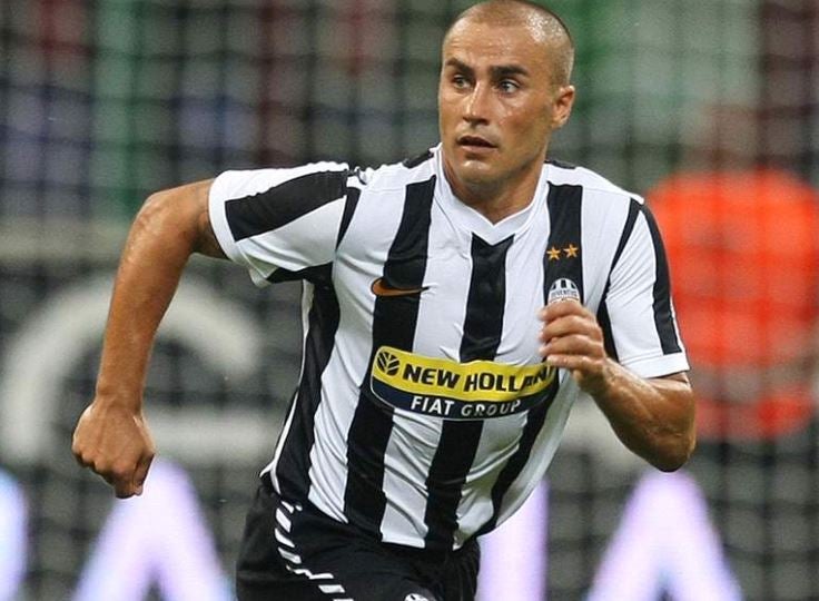  Fabio Cannavaro corre en juego de la Juve