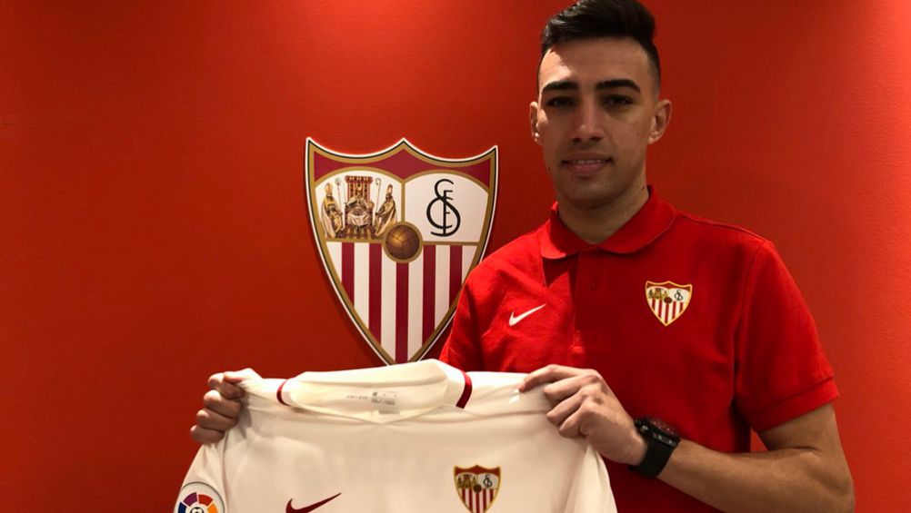 Munir posa con la camiseta del Sevilla