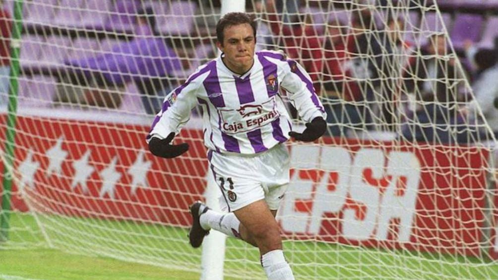 Cuauhtémoc Blanco festeja un gol en su etapa con el Valladolid