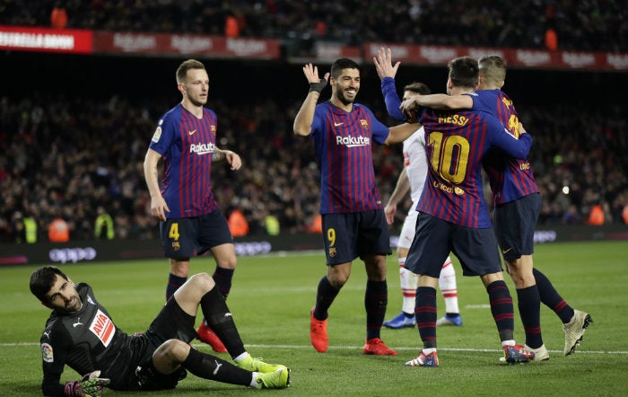 Messi festeja con sus compañeros su gol contra el Eibar