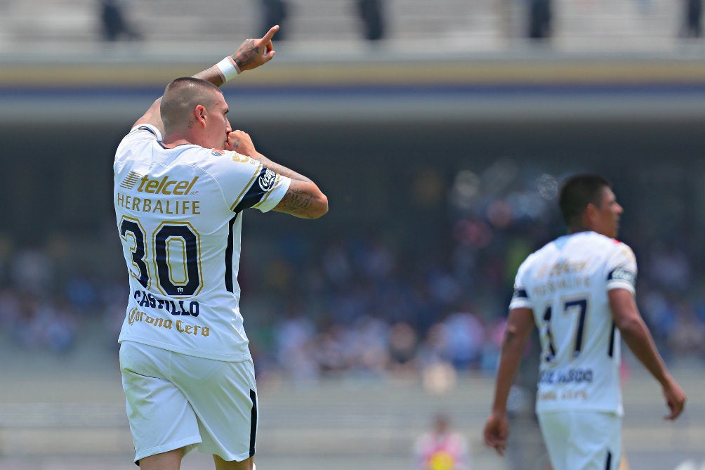 Castillo festeja anotación con los Pumas