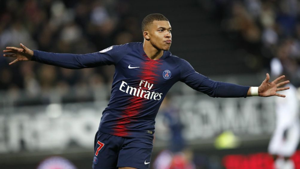 Mbappé festeja un gol con el PSG