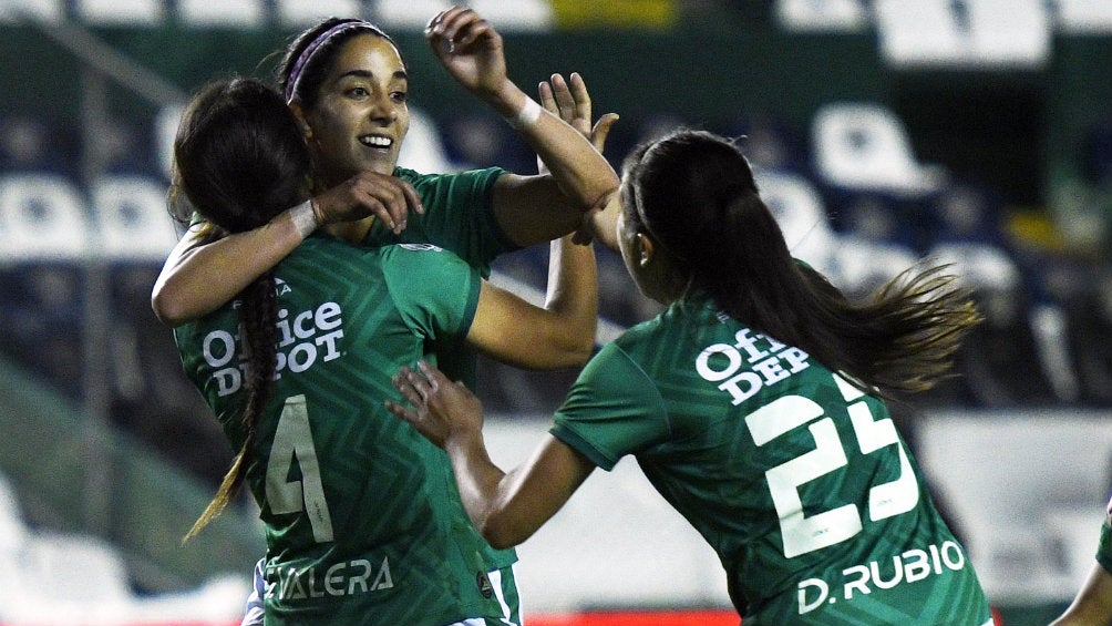 León Femenil celebra una anotación frente a Tigres 