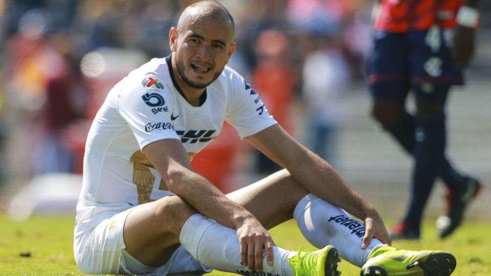 Carlos González lesionado durante el juego ante Veracruz