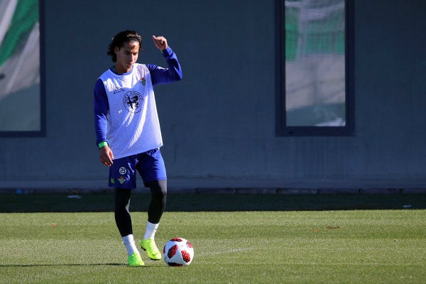 Lainez en su primer entrenamiento con el Betis