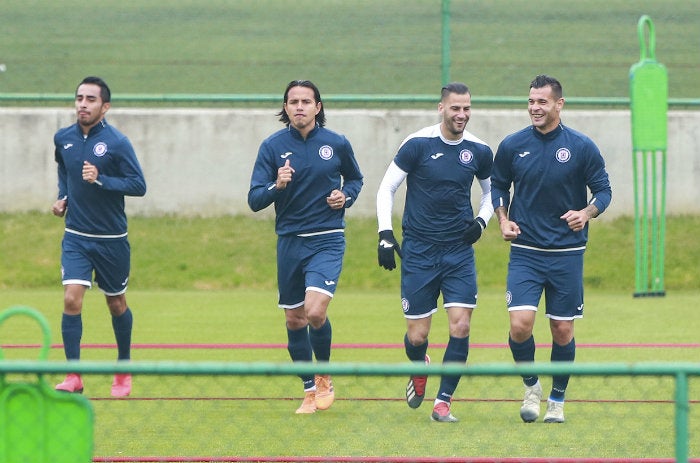 Jugadores celestes trotan en entrenamiento en La Noria