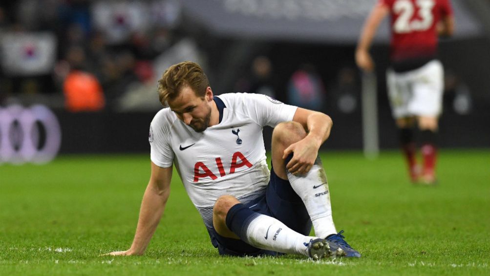 Harry Kane tras lesionarse en el juego frente al Man Utd