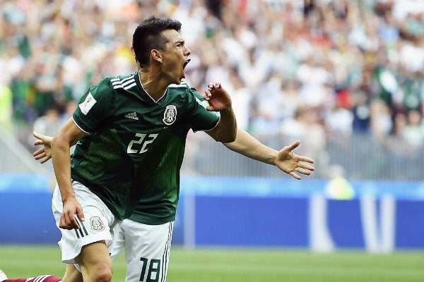 Lozano celebra su anotación frente a Alemania