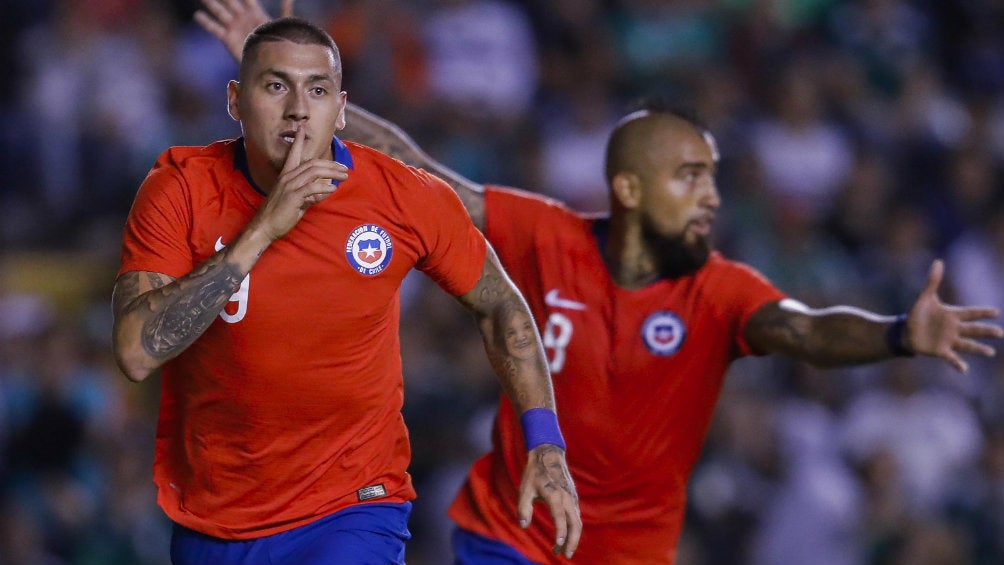 Castillo festeja gol contra México 