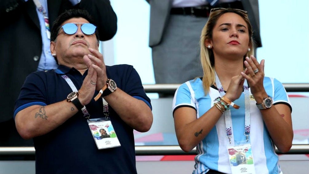 Diego Armando Maradona y Rocío Oliva en el partido contra Francia