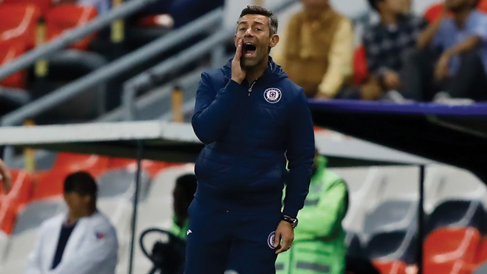 Pedro Caixinha durante el partido contra León