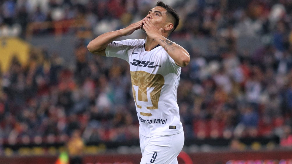 Felipe Mora festeja triunfo en Copa MX ante Leones Negros