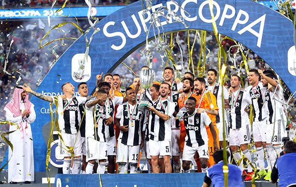 Los jugadores de la Juventus festejan el título ganado al Milan 