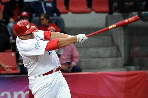 Amador conecta potente batazo con los Diablos