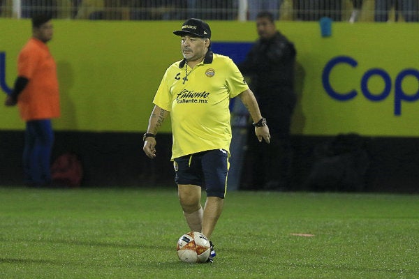 Diego Armando Maradona durante un partido contra San Luis