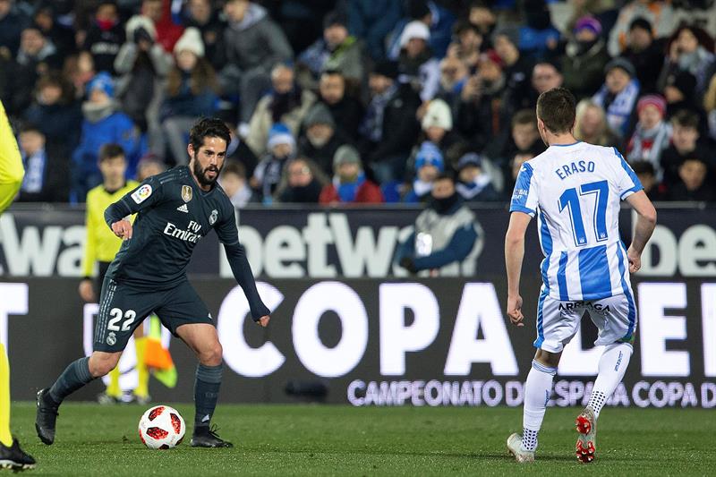 Isco trata de quitarse la marca de Javier Eraso