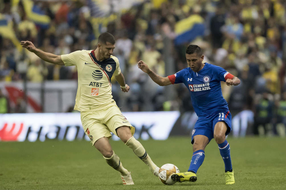 Guido lucha por el balón en duelo contra La Máquina