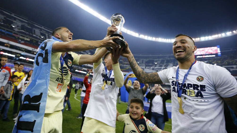 Guido Rodriguez y Victor Aguilera celebran título del América