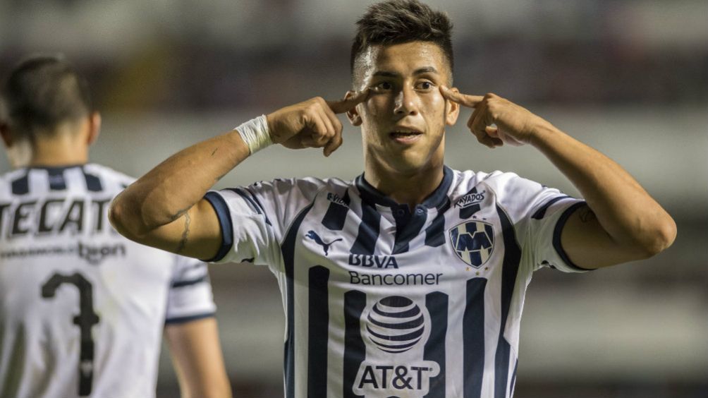 Maxi Meza festeja su gol ante Gallos