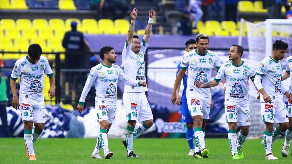 León celebra una anotación frente al Cruz Azul