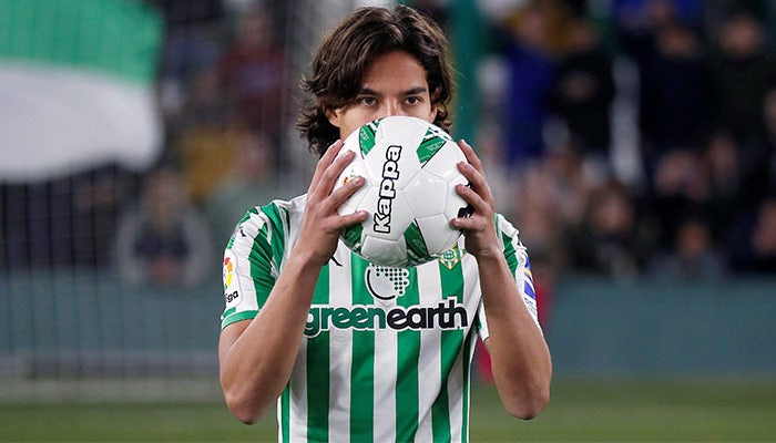 Lainez en su presentación con el Betis 