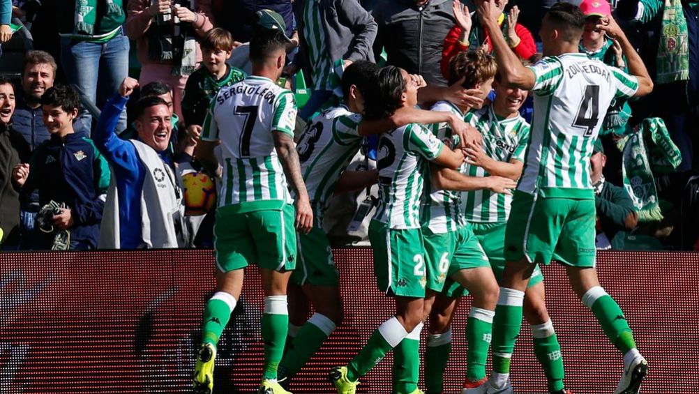 Canales y Lainez celebran la victoria en el Villamarín 