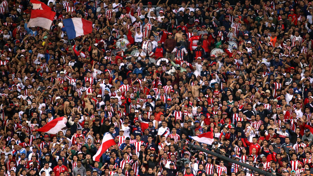 Aficionados de Chivas durante un encuentro ante Santos Laguna