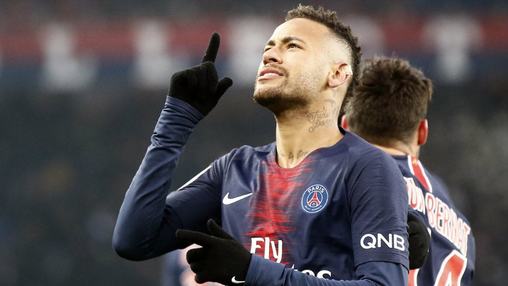 Neymar celebra su anotación frente al Guingamp