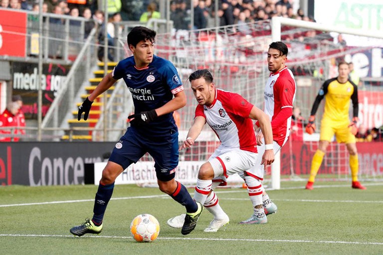 Guti controla el balón en el juego frente al Emmen