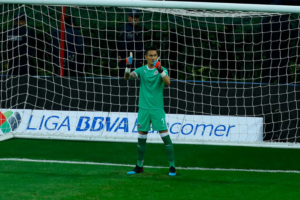 Gudiño durante el juego entre Chivas y Toluca