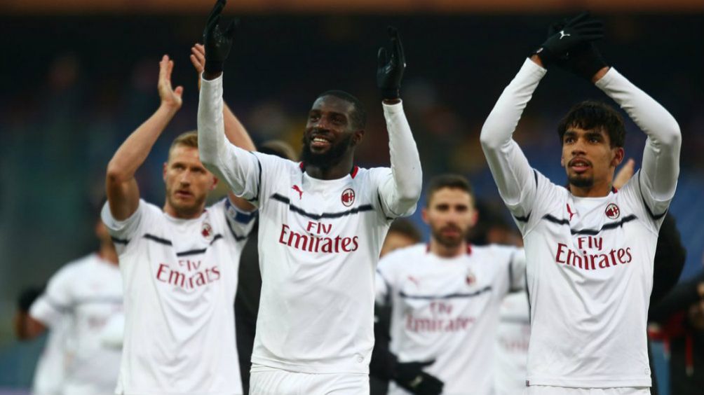 Jugadores del Milan festejan el triunfo