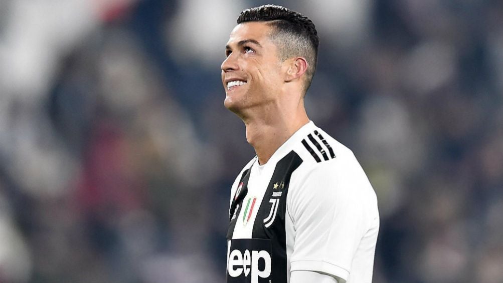 Cristiano Ronaldo sonríe durante un juego de la Juventus