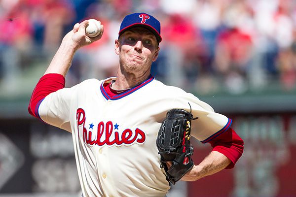 Roy Halladay en un partido con Phillies