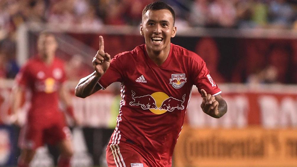 Alejandro Romero festeja un gol con el New York Red Bulls