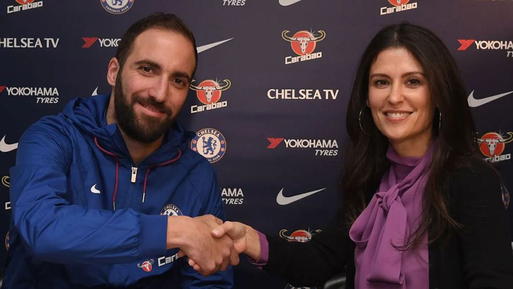  Gonzalo Higuaín tras firmar con el Chelsea