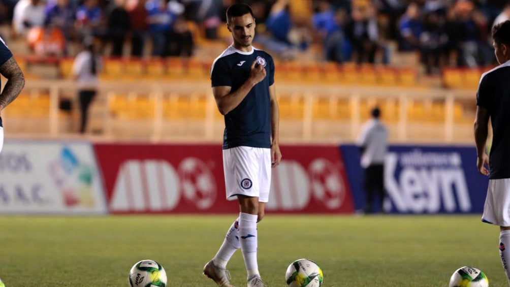 Stephen Eustáquio durante un calentamiento con Cruz Azul