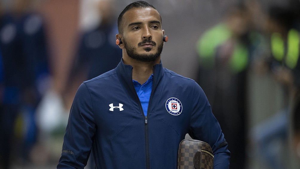 Guillermo Allison, en su llegada al Estadio Azteca