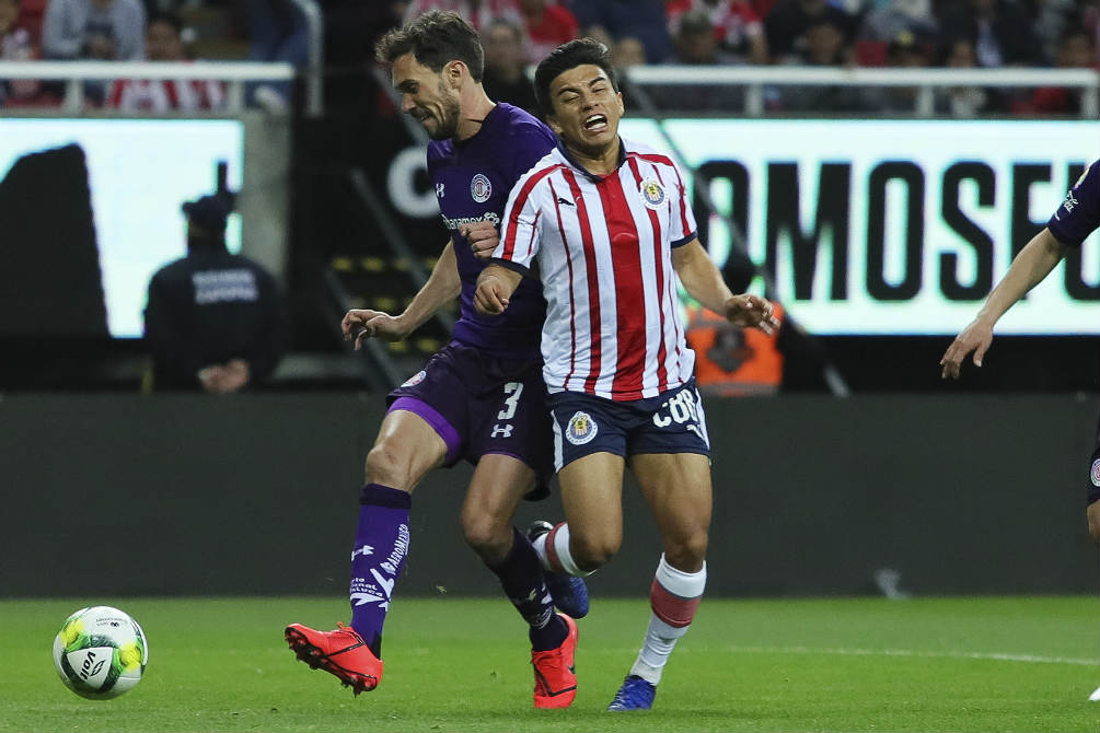 Fernando Beltrán durante un partido de Chivas