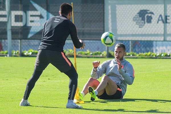 Ménez se ejercita en Coapa