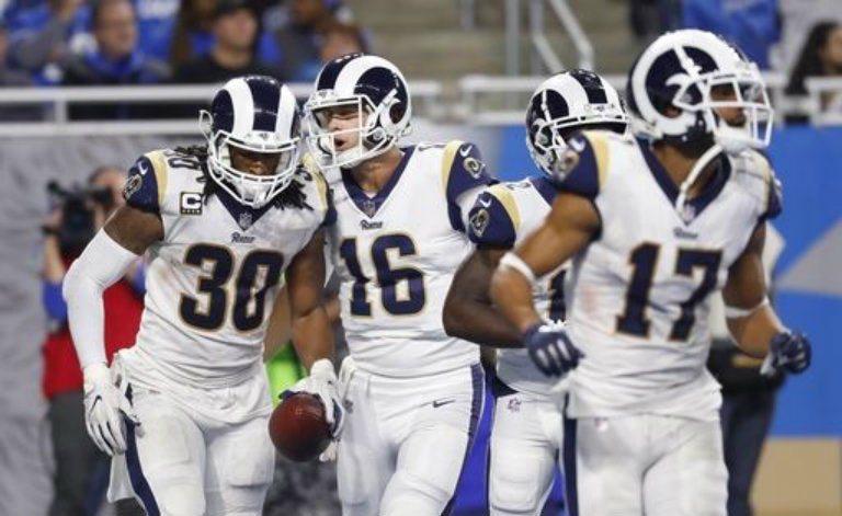 Gurley y Goff celebran una anotación frente a Saints