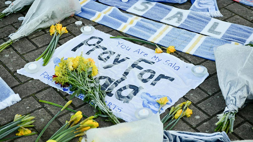 Homenaje a Emiliano Sala en Cardiff