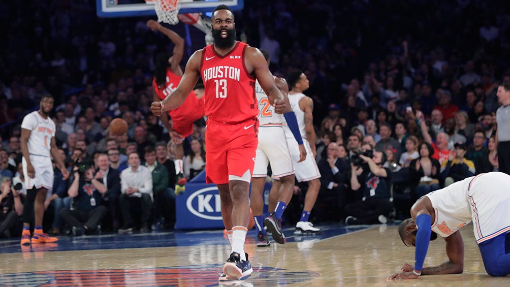 James Harden durante el partido con los Knicks