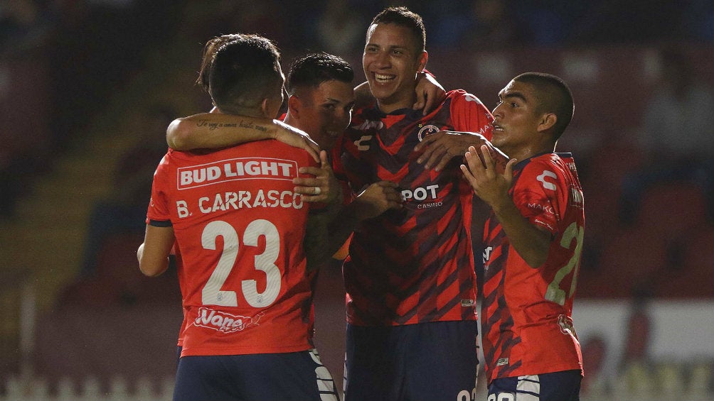 Jugadores del Veracruz celebran gol en la Copa MX