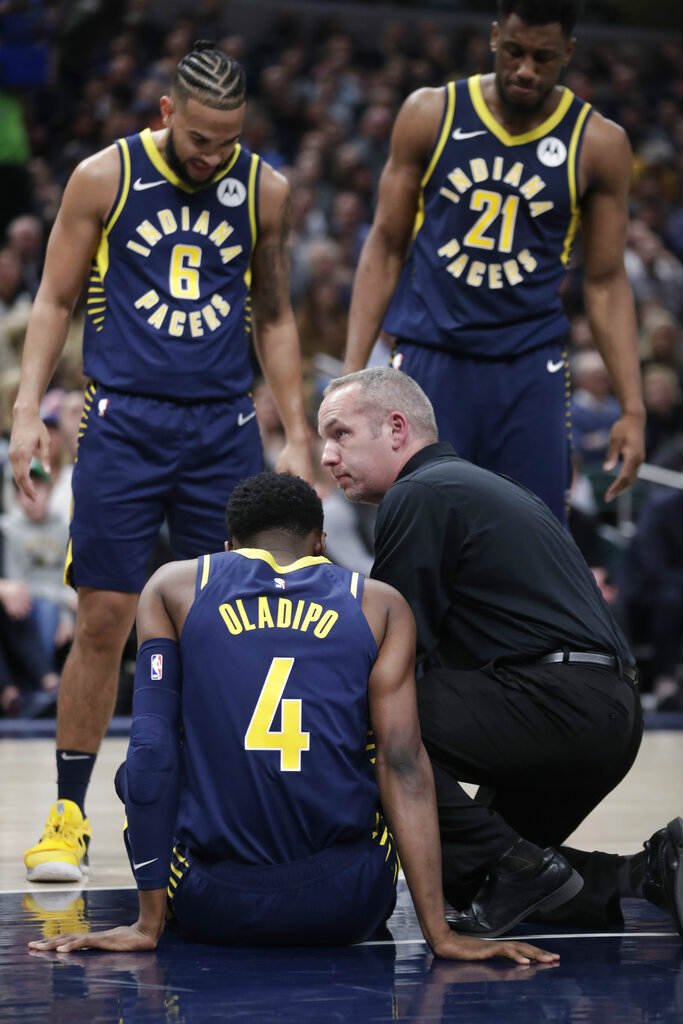 Oladipo es revisado tras lesión en juego de la NBA