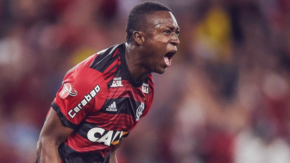 Marlos Moreno celebra una anotación con el Flamengo